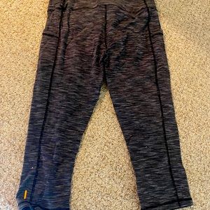 Lucy pocketed capri athletic pants
